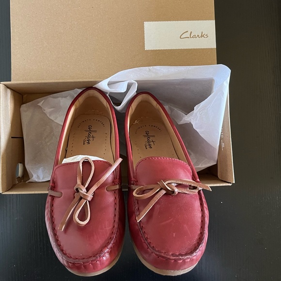 Clarks Leather Loafer - Picture 7 of 10